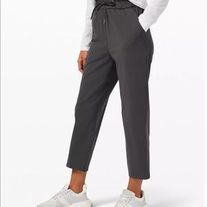 NWOT lululemon on the fly 7/8 pant black